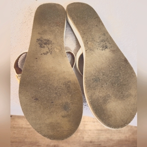 Joe Boxer Leather Brown and White Sandals with‎ Thong Design (Size 5/6) - Picture 7 of 8